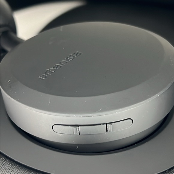 Urbanista Los Angeles Solar Powered Active Bluetooth Headphones - Picture 7 of 16